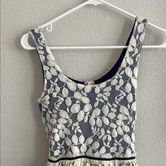 Westin Wear tulle Elegant Floral Lace Dress Sz Small impeccable - Picture 2 of 13